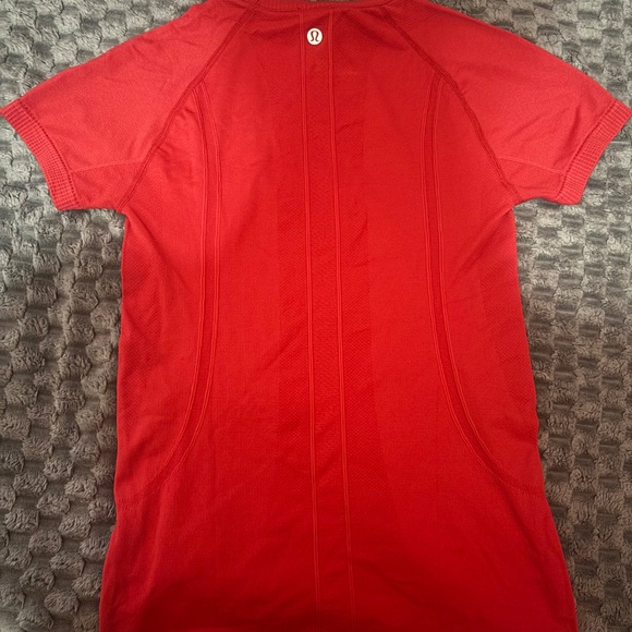 lululemon swiftly tech short sleeve (size 4) new! - Picture 2 of 2